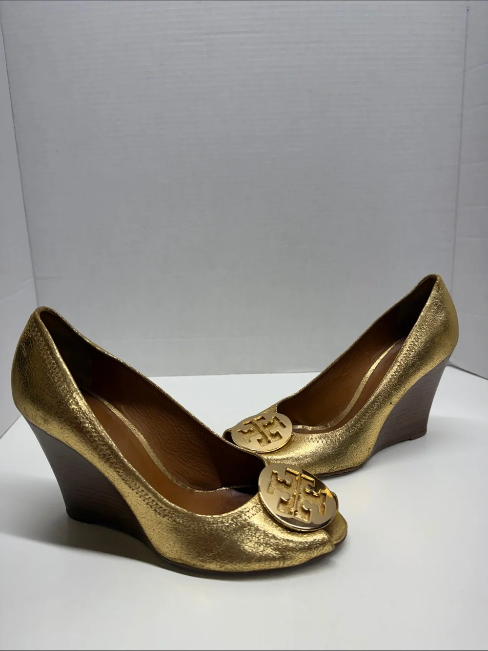 Tory Burch Sally Wedge Heels Pumps Metallic Leather Crackle Open Toe Gold 9